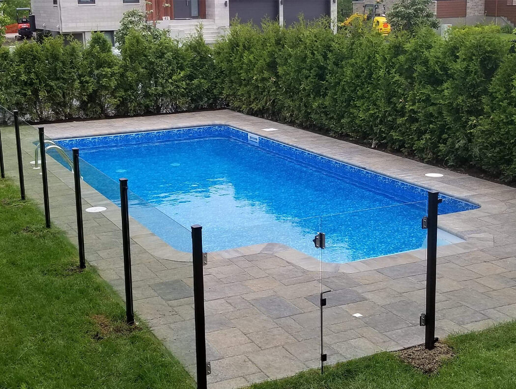 Modèles de piscines creusées monocoque en fibre de verre