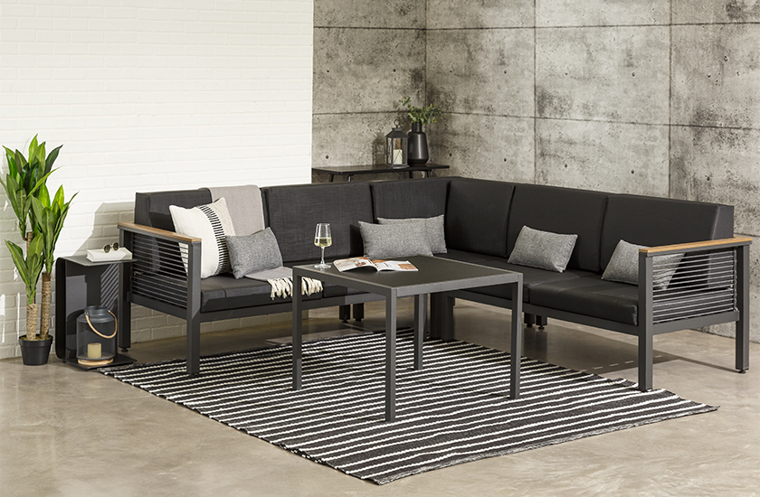 Sectionnel Grenada en aluminium noir avec polybois et table à café vitrée